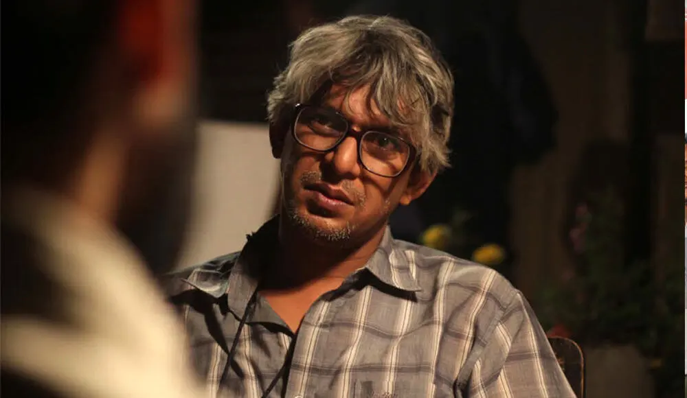 একজন ব্যক্তি আলোচনায় অংশ নিচ্ছেন, ক্যামেরার সামনে বসে. Channel i News - চ্যানেল আই নিউজ