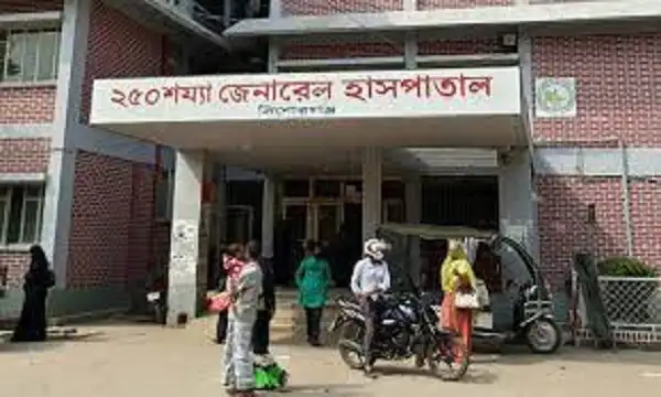 ঢাকার জেনারেল হাসপাতালের প্রবেশদ্বার, রোগী ও দর্শনার্থীদের ভিড়।. Channel i News - চ্যানেল আই নিউজ