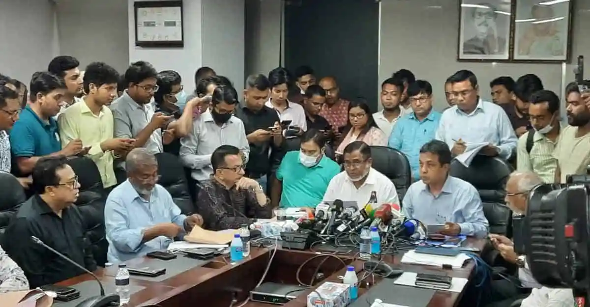 বাস ভাড়া বৃদ্ধির বিষয়ে আলোচনা চলমান, সাংবাদিক ও কর্মকর্তাদের উপস্থিতি. Channel i News - চ্যানেল আই নিউজ