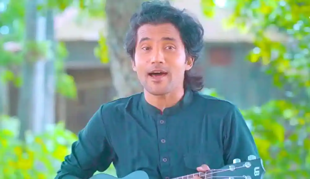 কাজল আরিফ নতুন ফোক গানে গাইছেন, গিটার হাতে, সুন্দর প্রকৃতি পেছনে. Channel i News - চ্যানেল আই নিউজ