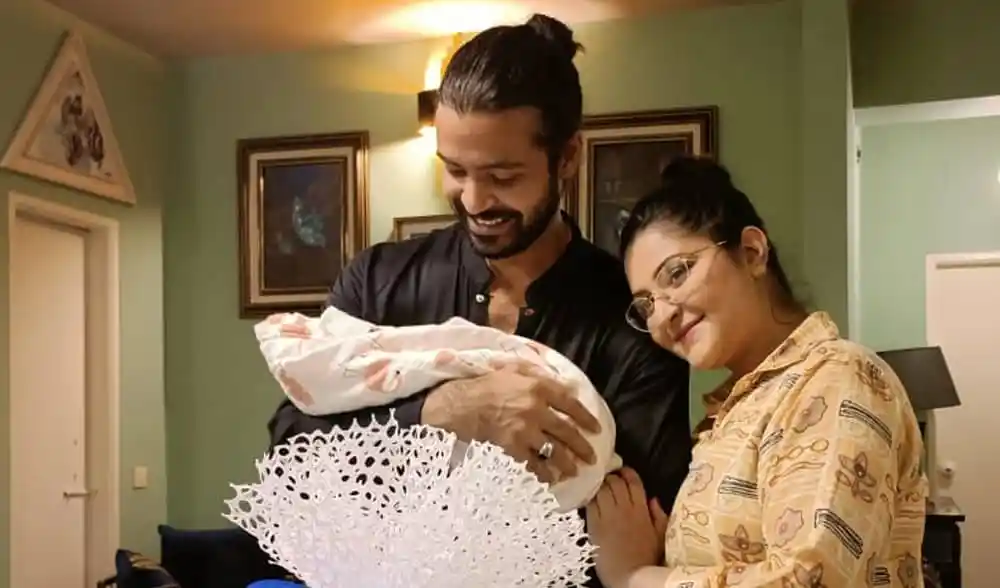 একটি পরিবার নবজাতকের জন্য খুশি ও আনন্দিত. Channel i News - চ্যানেল আই নিউজ