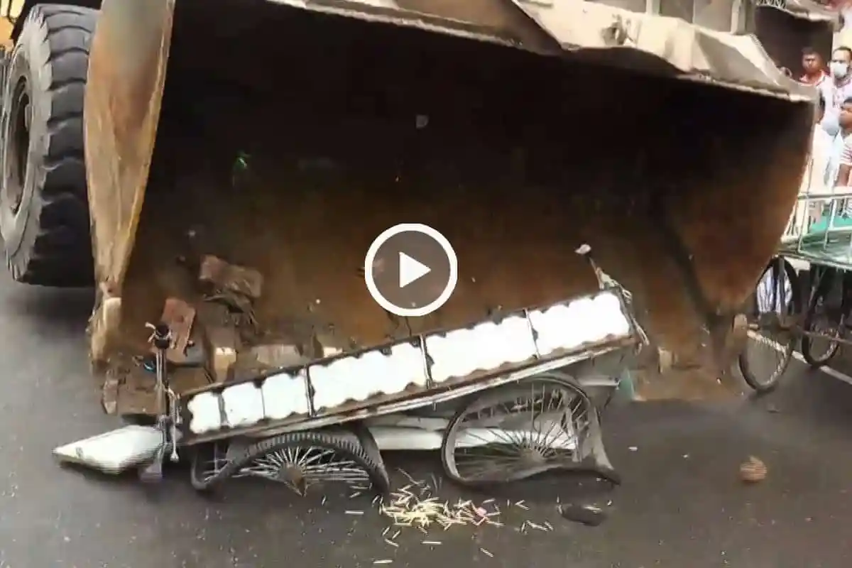 ঢাকা দক্ষিণ সিটি কর্পোরেশনের হকার উচ্ছেদ অভিযান চলাকালে রাস্তা পরিষ্কার।. Channel i News - চ্যানেল আই নিউজ