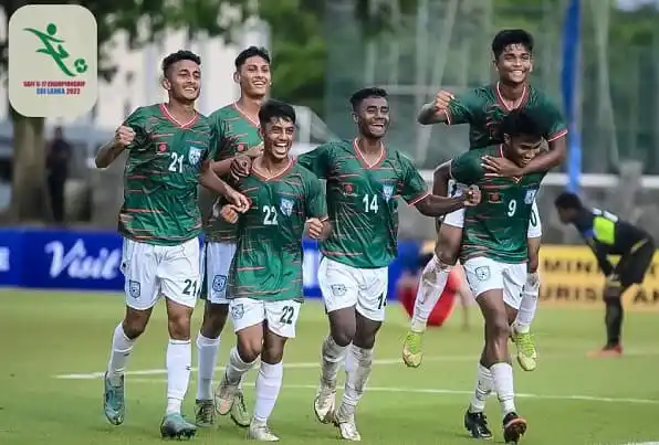 বাংলাদেশ ফুটবল দল সেমিফাইনালে জয় উদযাপন করছে. Channel i News - চ্যানেল আই নিউজ