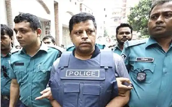 বাংলাদেশের পুলিশ কর্মকর্তা গ্রেপ্তার সেলিম প্রধানের সঙ্গে থাকা পুলিশ সদস্যরা. Channel i News - চ্যানেল আই নিউজ