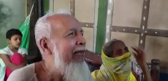 নেতাকে কুপিয়ে পা বিচ্ছিন্ন করার ঘটনায় আহত ব্যক্তি ও তার পরিবারের সদস্যরা. Channel i News - চ্যানেল আই নিউজ