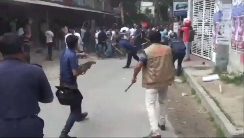 মানিকগঞ্জে পুলিশ ও বিএনপি কর্মীদের মধ্যে ধাওয়া-পালটা ধাওয়া. Channel i News - চ্যানেল আই নিউজ