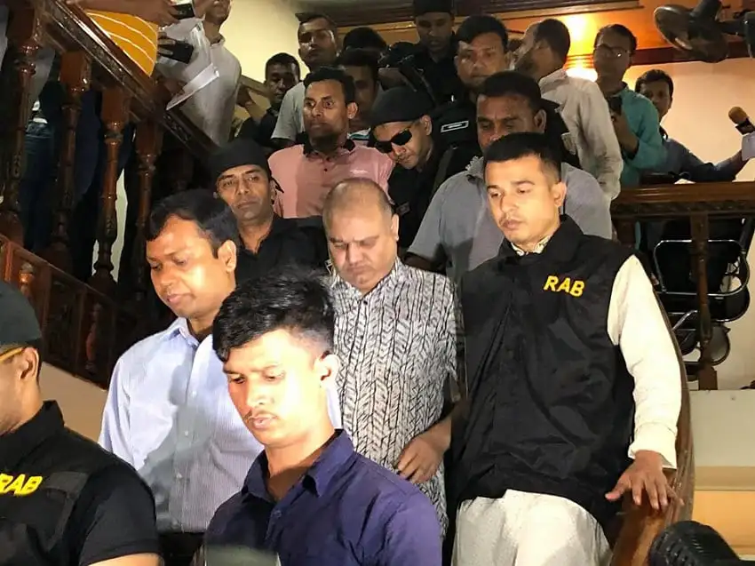গুলশান হামলার আসামি জামিনে মুক্তি পেয়ে আদালত থেকে বের হচ্ছেন. Channel i News - চ্যানেল আই নিউজ