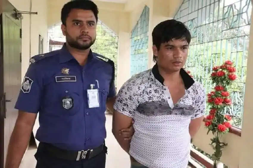 নোয়াখালীতে স্কুলছাত্রী হত্যায় গ্রেফতার যুবক, পুলিশ escort. Channel i News - চ্যানেল আই নিউজ
