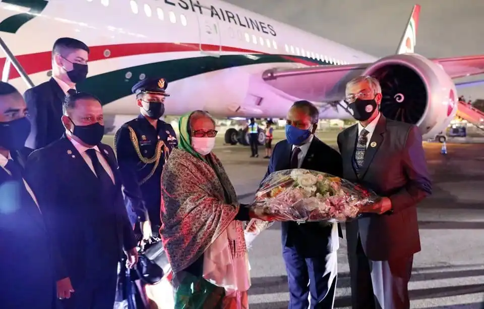প্রধানমন্ত্রী শেখ হাসিনা যুক্তরাষ্ট্রে পৌঁছেছেন, বিমানবন্দরে স্বাগত।. Channel i News - চ্যানেল আই নিউজ
