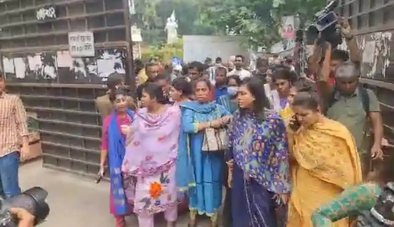জনপ্রিয় রাজনৈতিক নেতা ও সমর্থকদের সাথে মানুষের সমাবেশ. Channel i News - চ্যানেল আই নিউজ