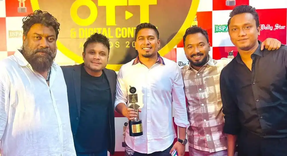 অ্যাওয়ার্ড গ্রহণকারী দলের সদস্যরা আনন্দিত ও গর্বিত. Channel i News - চ্যানেল আই নিউজ