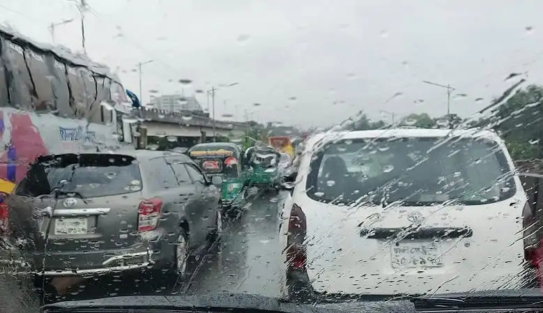 বৃষ্টির কারণে যানজট, জলাবদ্ধতা ও জলমগ্ন রাস্তা দেখা যাচ্ছে. Channel i News - চ্যানেল আই নিউজ