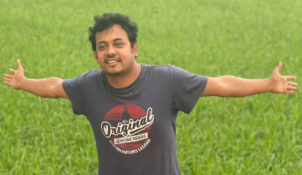 প্রকৃতি কাঁপানো যুবক মুক্তির আনন্দে হাসছে. Channel i News - চ্যানেল আই নিউজ