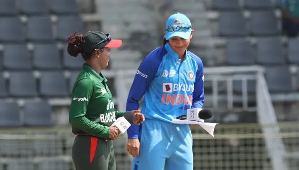বাংলাদেশ ও ভারতের মহিলা ক্রিকেটাররা মাঠে মুখোমুখি. Channel i News - চ্যানেল আই নিউজ