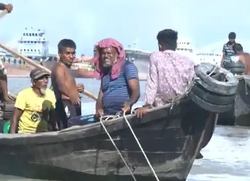 কর্ণফুলী নদীতে ডুবে যাওয়া জাহাজের ক্যাপ্টেনসহ ৪ মরদেহ উদ্ধার. Channel i News - চ্যানেল আই নিউজ