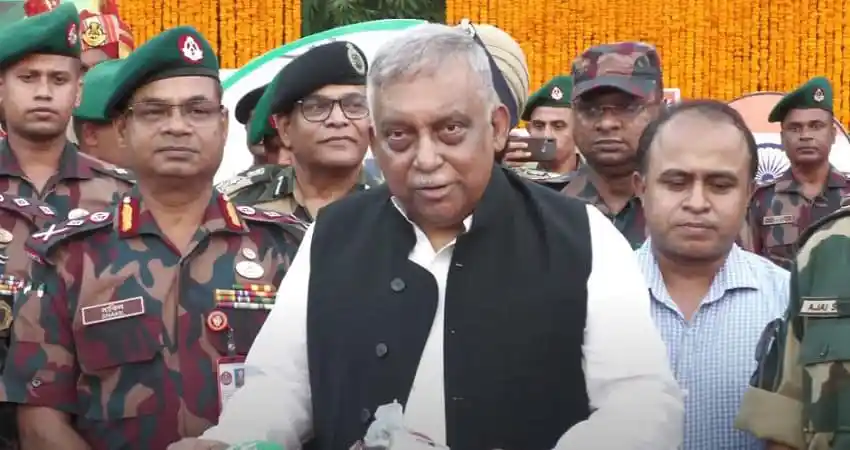 স্বরাষ্ট্রমন্ত্রী বাংলাবান্ধা দিয়ে ভারতে যাত্রা উদ্বোধন করেন. Channel i News - চ্যানেল আই নিউজ