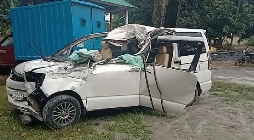 টাঙ্গাইলে সড়ক দুর্ঘটনায় আহতদের ছবি, ক্ষতিগ্রস্ত গাড়ি. Channel i News - চ্যানেল আই নিউজ