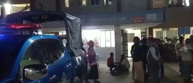 নেশায় বাধা দেয়ায় গলা কেটে হত্যার ঘটনাস্থল, পুলিশ ও প্রত্যক্ষদর্শীরা উপস্থিত. Channel i News - চ্যানেল আই নিউজ