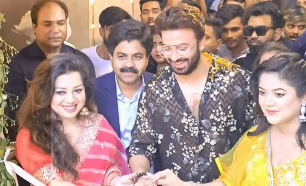 শাকিব খান পার্লার উদ্বোধনে ভিআইপি প্রটোকলে উপস্থিত. Channel i News - চ্যানেল আই নিউজ