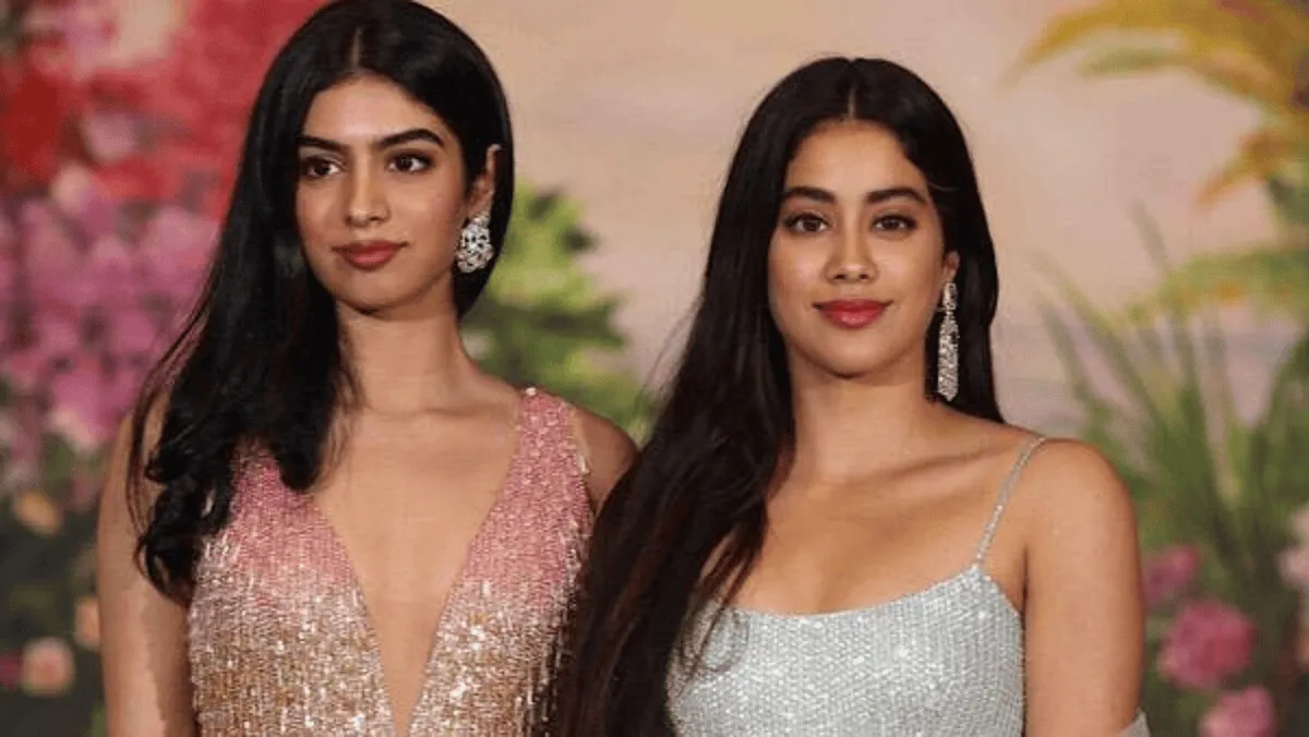 দুই বোনের প্রেমিকের সঙ্গে ছবি, সুন্দর পোশাক পরা দুই নারী।. Channel i News - চ্যানেল আই নিউজ