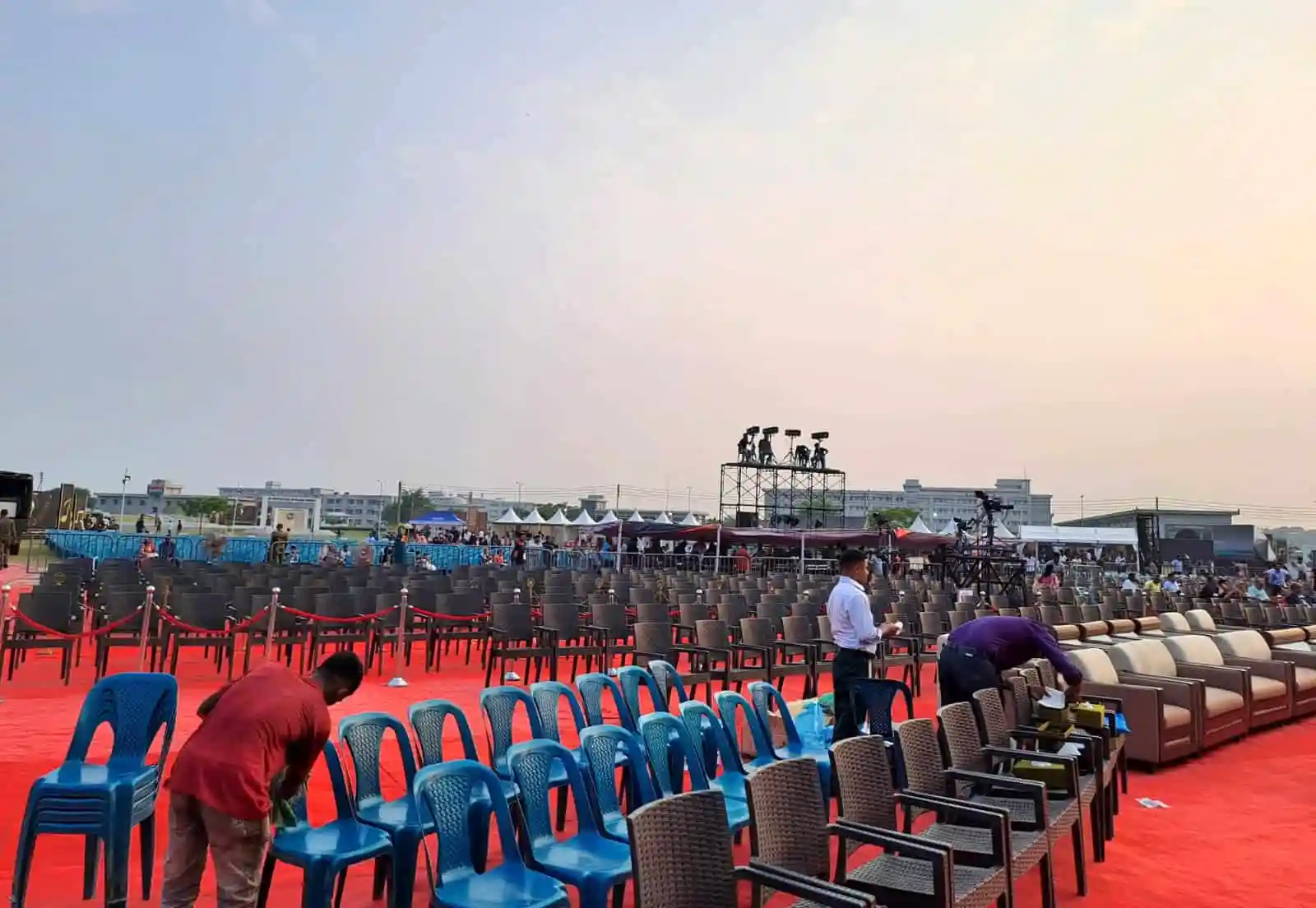 পদ্মা পাড়ে মঞ্চ প্রস্তুত, তারকাদের মিলনমেলার জন্য সাজানো হচ্ছে. Channel i News - চ্যানেল আই নিউজ