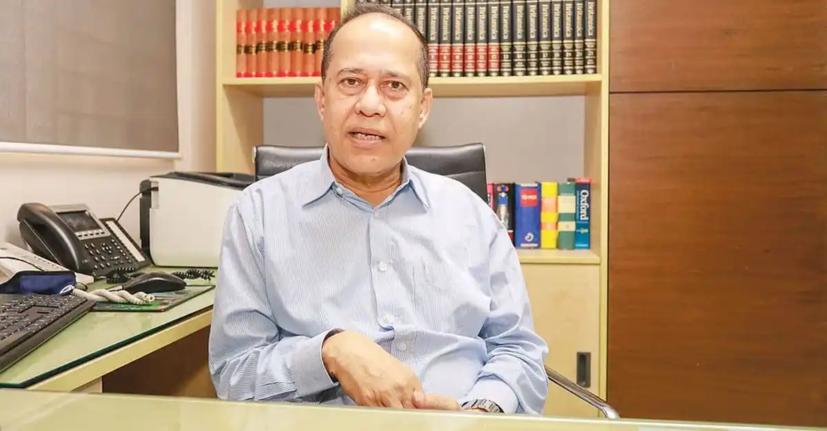 অফিসে বসে গাইবান্ধা-৫ আসনের উপনির্বাচন বিষয়ক আলোচনা করছেন একজন ব্যক্তি. Channel i News - চ্যানেল আই নিউজ