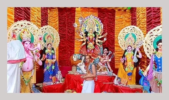 শ্রীকৃষ্ণের প্রতিমা ও ভক্তরা মহাসপ্তমী উৎসবে অংশগ্রহণ করছে. Channel i News - চ্যানেল আই নিউজ
