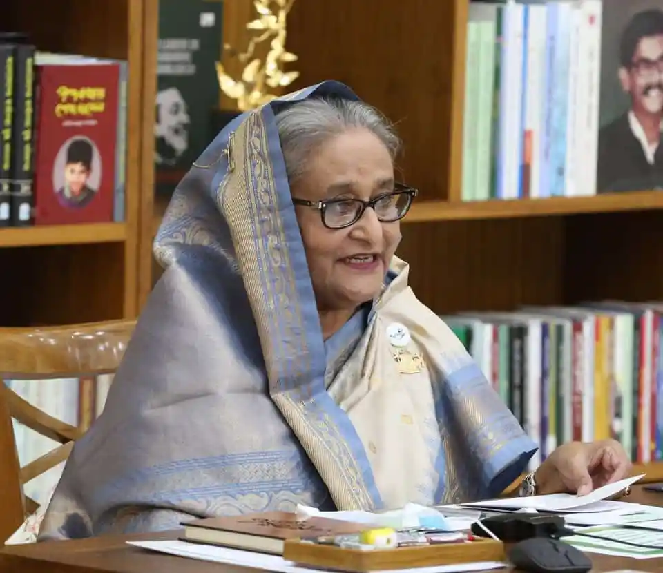প্রধানমন্ত্রী জাপান যাচ্ছেন, সাক্ষাৎকারে হাসিমুখে বসে আছেন।. Channel i News - চ্যানেল আই নিউজ