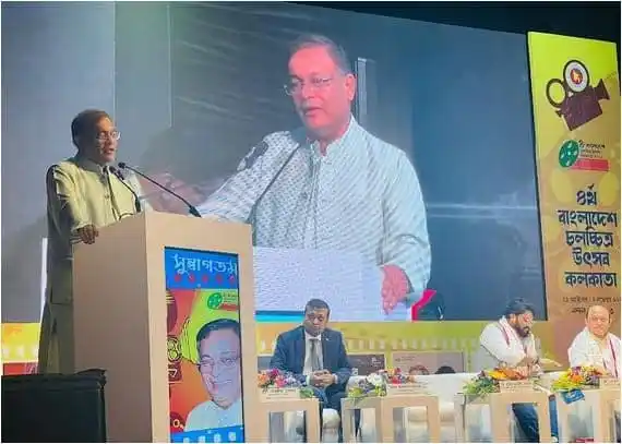 তথ্যমন্ত্রী বক্তৃতা দিচ্ছেন, বিশাল পর্দায় তার ছবি দেখানো হচ্ছে. Channel i News - চ্যানেল আই নিউজ