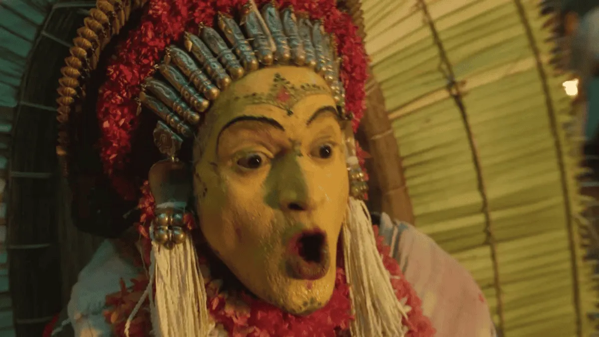 নাট্যশালার অভিনেতা চরিত্রে মহাকাব্যিক মুখোশ পরা ব্যক্তি. Channel i News - চ্যানেল আই নিউজ