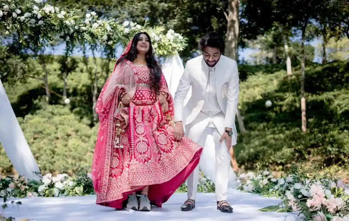 প্রীতম-শাহতাজের বিয়ে, নবদম্পতি হাসিমুখে হাঁটছেন. Channel i News - চ্যানেল আই নিউজ