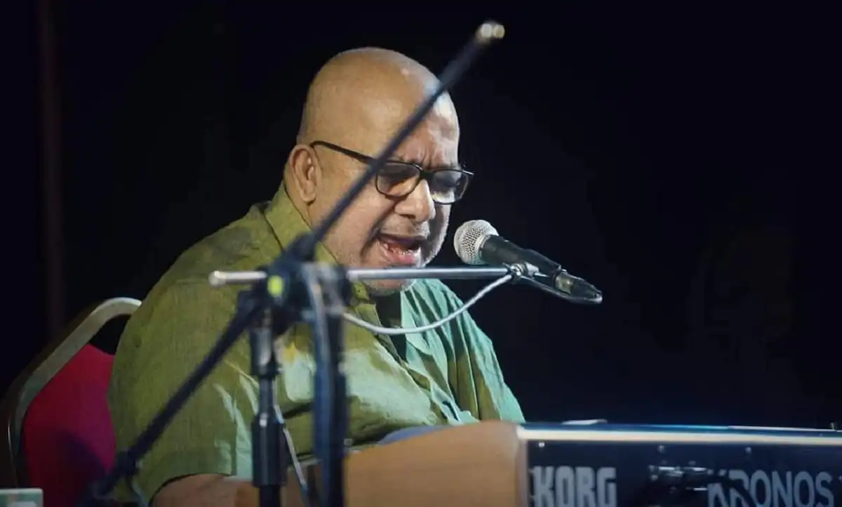 সুমনে মুগ্ধ ঢাকা, পিয়ানো বাজাচ্ছেন একজন শিল্পী. Channel i News - চ্যানেল আই নিউজ