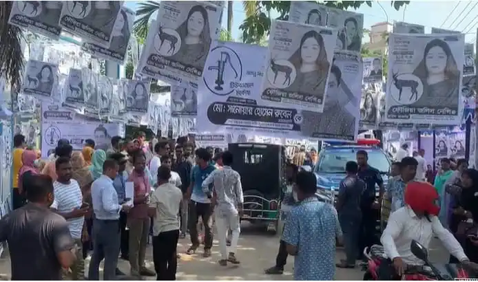 নির্বাচনী প্রচার চলাকালে ভোটার ও কর্মীদের ভিড়. Channel i News - চ্যানেল আই নিউজ