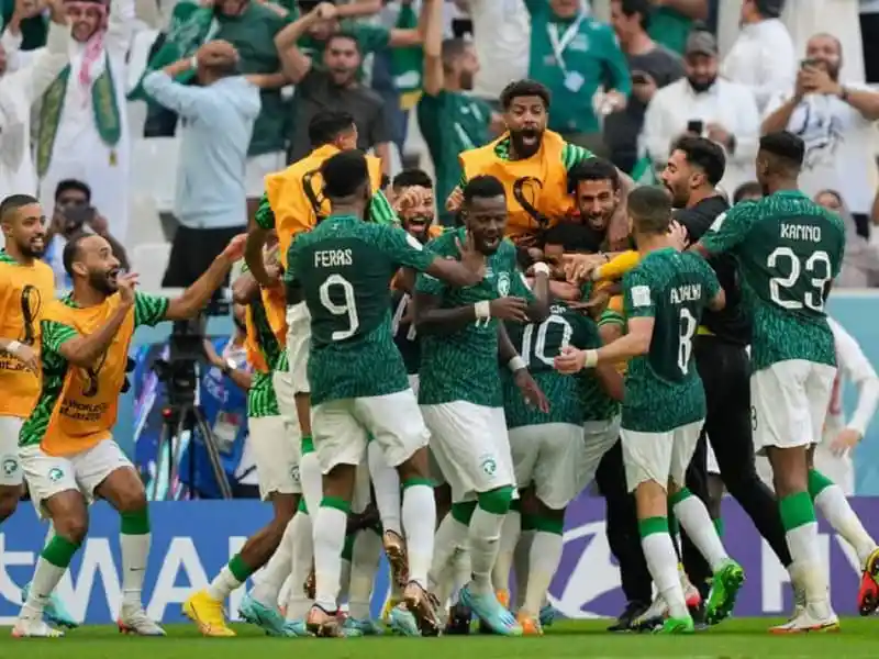বাংলাদেশ ফুটবল দল উল্লাসে ভাসছে, খেলা শেষে আনন্দের মুহূর্ত. Channel i News - চ্যানেল আই নিউজ