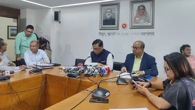 বিদ্যুৎ প্রতিমন্ত্রী বৈঠকে আলোচনা করছেন, ছবি তোলা।. Channel i News - চ্যানেল আই নিউজ