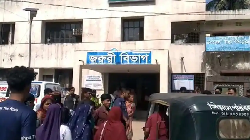 চাঁদপুরে ভাতিজার হাতে চাচা খুনের ঘটনাস্থল, পুলিশ ও জনতা উপস্থিত. Channel i News - চ্যানেল আই নিউজ