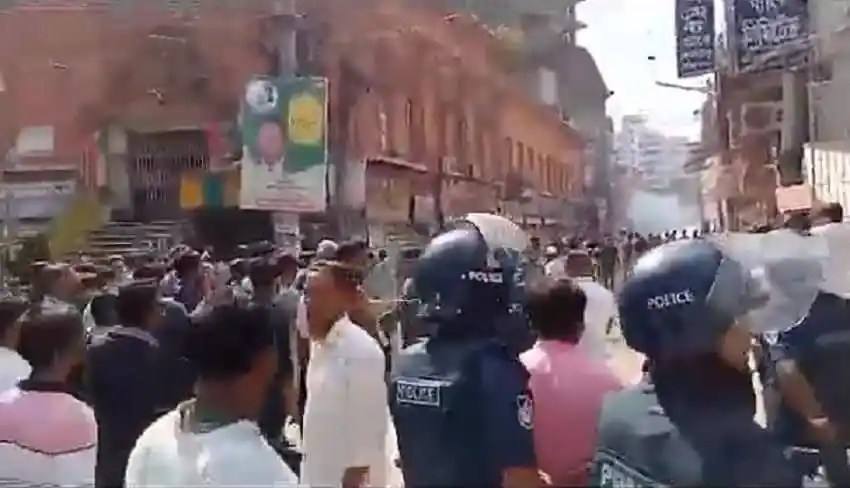 কুমিল্লায় আওয়ামী লীগের সম্মেলন ও গোলাগুলি-বিস্ফোরণের দৃশ্য. Channel i News - চ্যানেল আই নিউজ