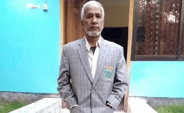 বয়সী পুরুষ ব্যক্তি পাঞ্জাবি পরিহিত, দাঁড়িয়ে আছেন. Channel i News - চ্যানেল আই নিউজ