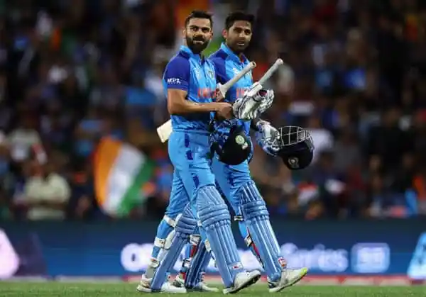 ভারতীয় ক্রিকেটাররা মাঠে জিতের উল্লাসে উদযাপন করছে।. Channel i News - চ্যানেল আই নিউজ