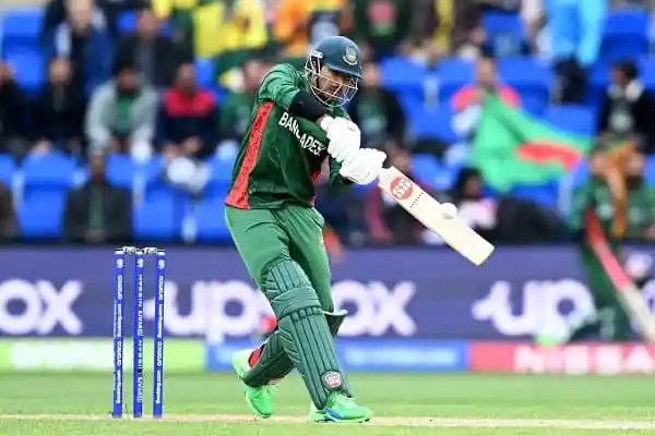 বাংলাদেশ ক্রিকেটার ব্যাটিং করছে, আন্তর্জাতিক ক্রিকেট ম্যাচ. Channel i News - চ্যানেল আই নিউজ