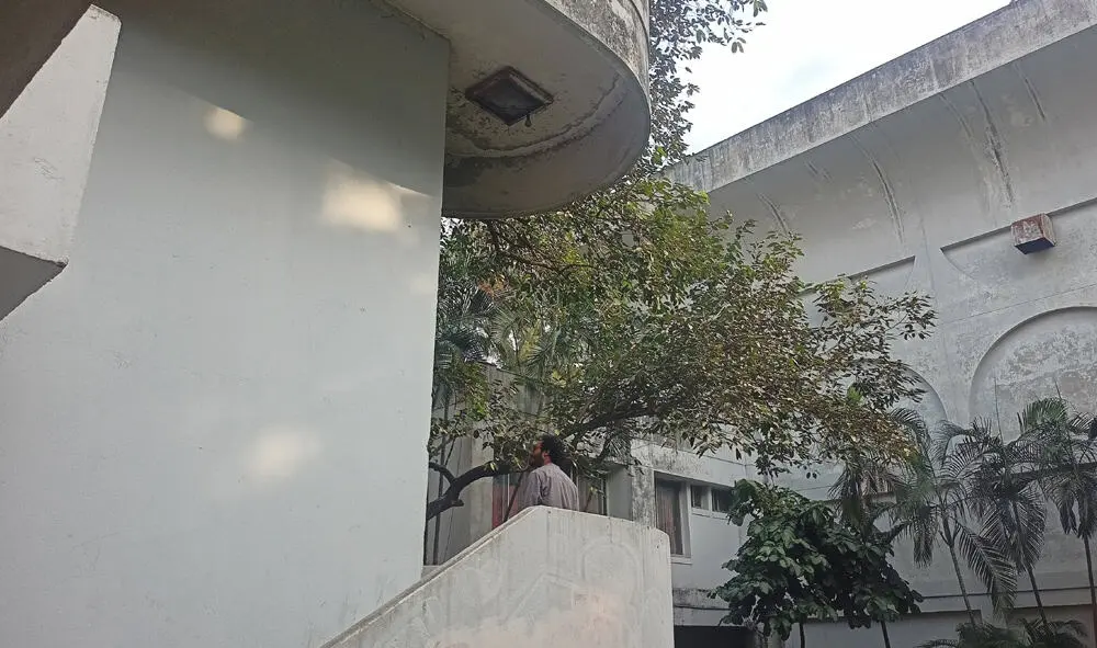 এফডিসির ভেতর-বাহিরের দৃশ্য, গাছপালা ও নির্মাণাধীন ভবন দেখা যাচ্ছে. Channel i News - চ্যানেল আই নিউজ