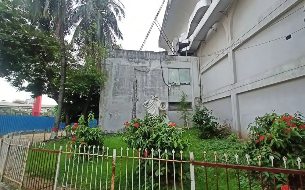 এফডিসির ভেতর-বাহিরের দৃশ্য, গাছপালা ও প্রাচীরের ছবি. Channel i News - চ্যানেল আই নিউজ