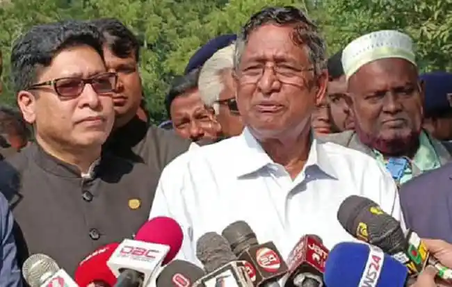 কৃষিমন্ত্রী ও অন্যান্য কর্মকর্তারা সংবাদ সম্মেলনে অংশগ্রহণ করছেন. Channel i News - চ্যানেল আই নিউজ