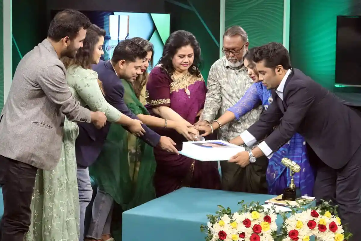 জনপ্রিয় ব্যক্তিদের লালগালিচায় স্বাগত জানানো হচ্ছে. Channel i News - চ্যানেল আই নিউজ
