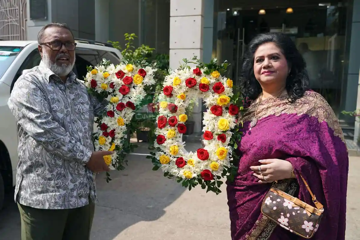 রুনা লায়লা জন্মদিনে লালগালিচায় সংবর্ধনা গ্রহণ করছেন. Channel i News - চ্যানেল আই নিউজ