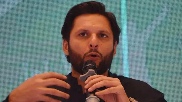 পাকিস্তানের প্রধান নির্বাচক আফ্রিদি সংবাদ সম্মেলনে বক্তব্য দিচ্ছেন. Channel i News - চ্যানেল আই নিউজ
