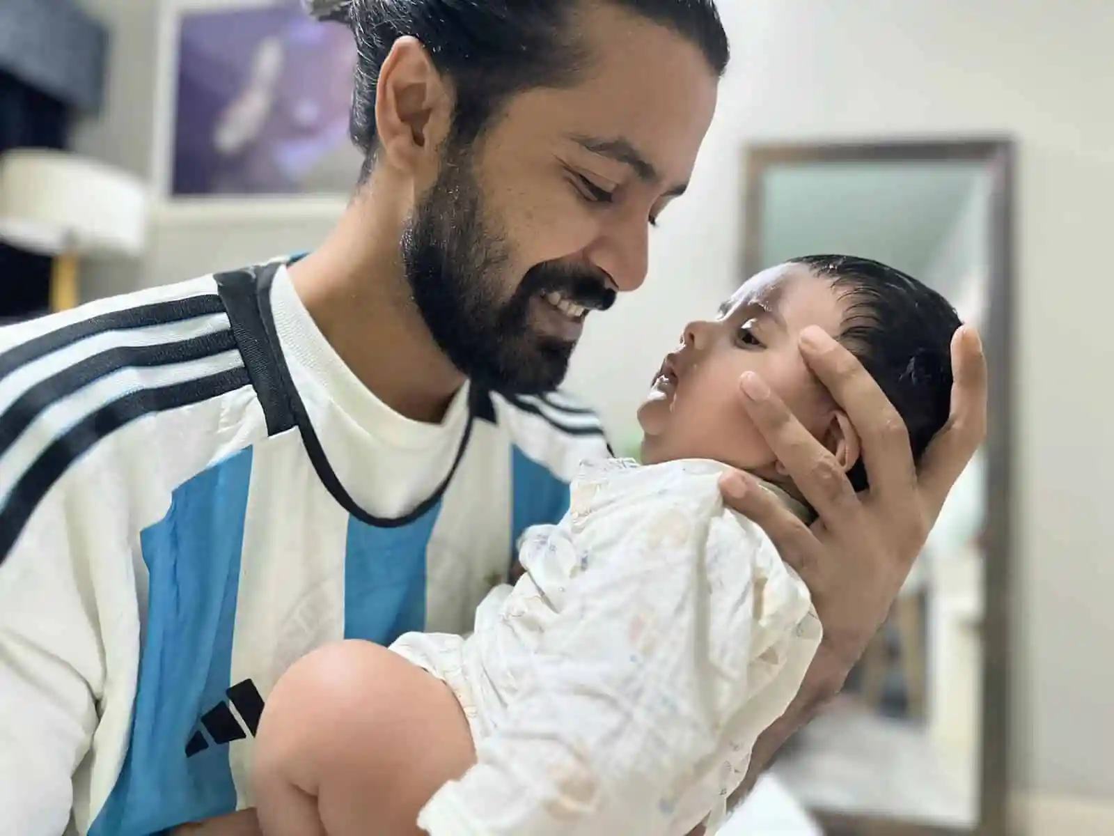আর্জেন্টিনার জয় উদযাপন করছে ফুটবল প্রেমীরা. Channel i News - চ্যানেল আই নিউজ