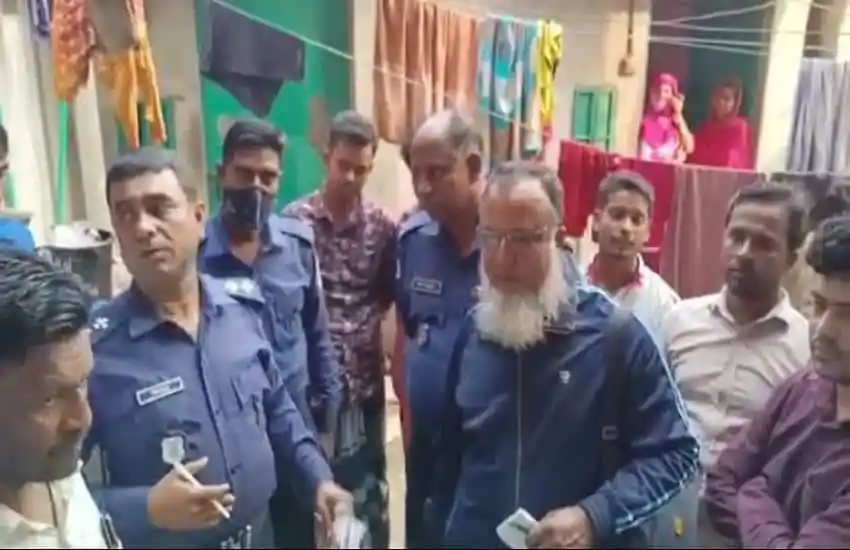 প্রশাসনিক কর্মকর্তারা দগ্ধ পরিবারের সদস্যদের দেখতে হাসপাতালে যান।. Channel i News - চ্যানেল আই নিউজ