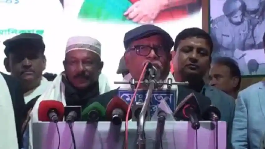 স্বাস্থ্যমন্ত্রী দেশে চায়না থেকে আসা ব্যক্তিদের পরীক্ষা করছেন. Channel i News - চ্যানেল আই নিউজ