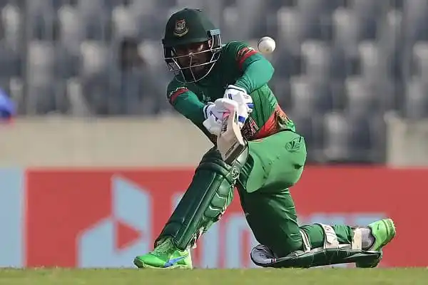 বাংলাদেশ ক্রিকেটার মিরাজ ব্যাটিং করছেন, বর্ষসেরা ওয়ানডে দলে নির্বাচিত. Channel i News - চ্যানেল আই নিউজ